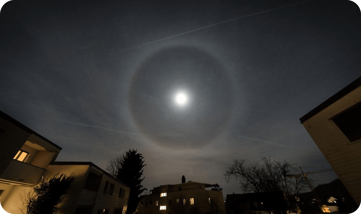 Light Scattering and Flashes