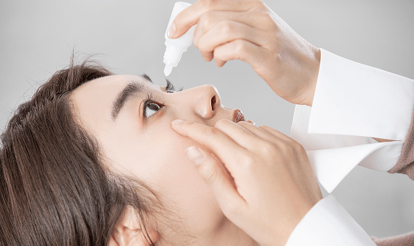 올바른 자세와 점안